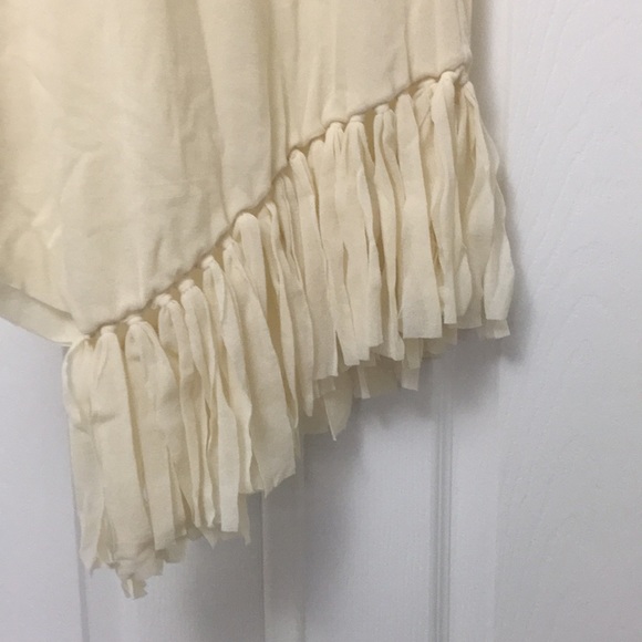 Gorgeous cream asymmetrical top - Picture 2 of 3